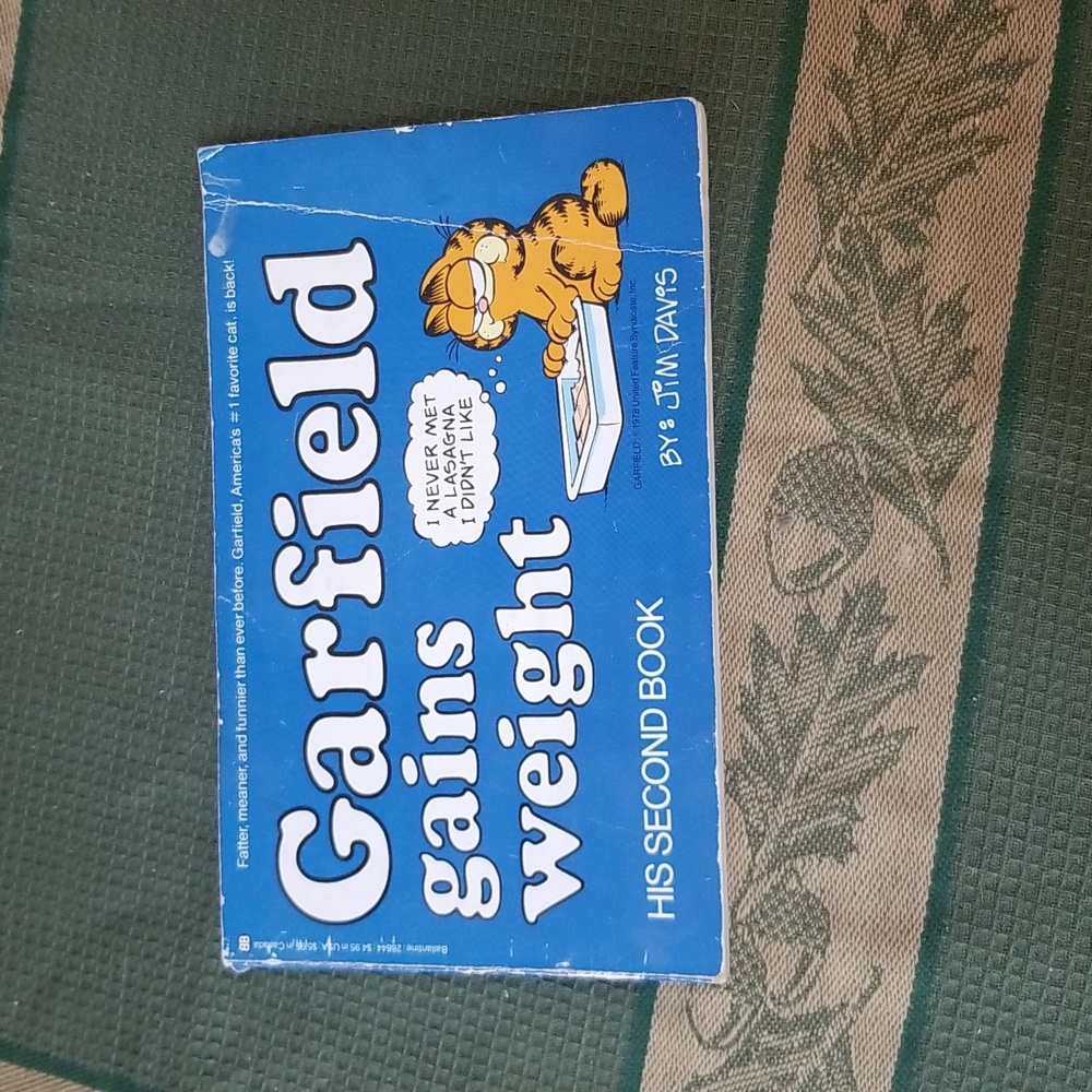 📚GARFIELD GAINS WEIGHT SOFTCOVER BOOK